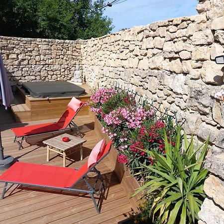 Chez Daniele Chambre Avec Jacuzzi Et Terrasse Privee Murs  Exterior foto