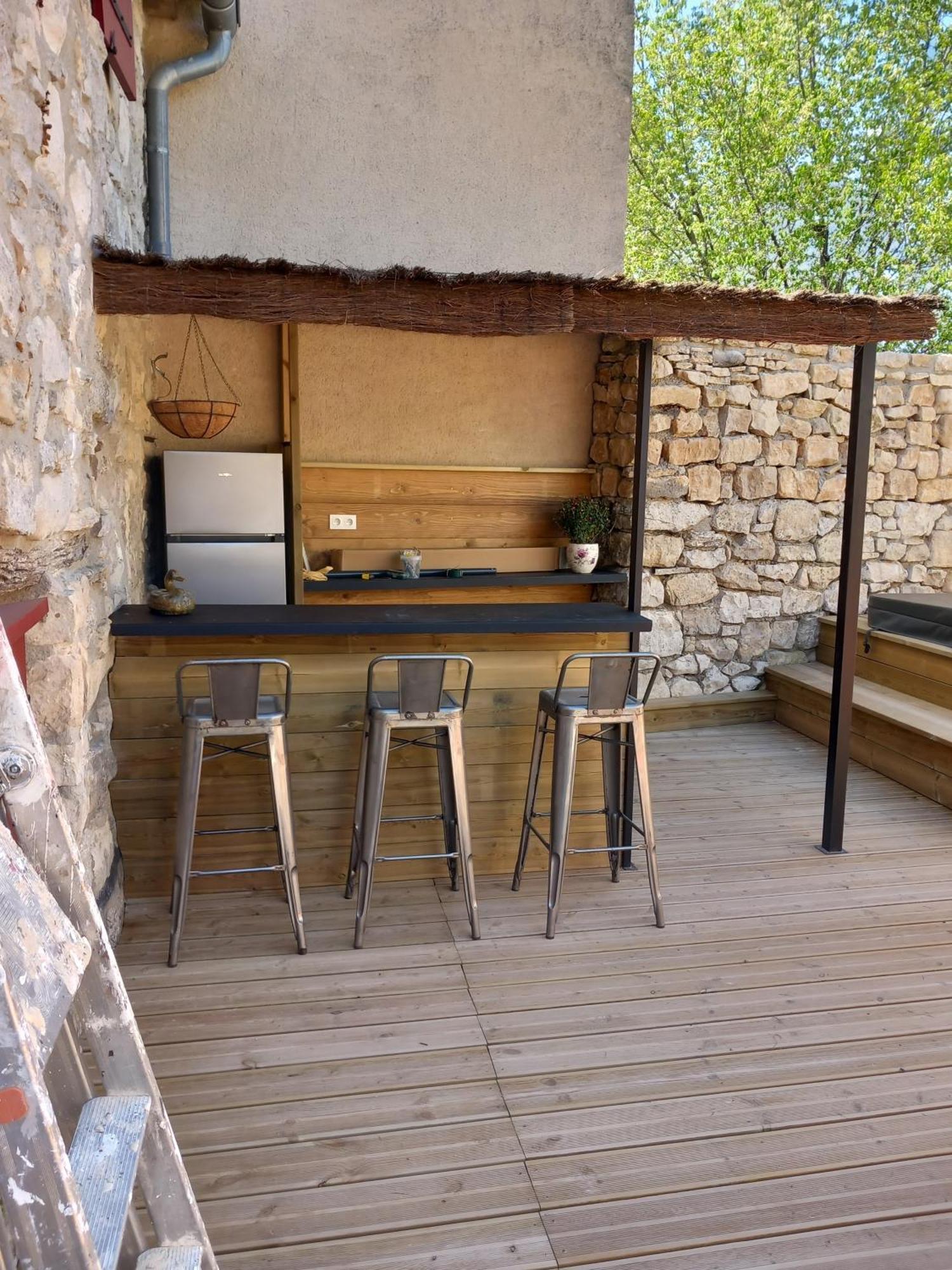 Chez Daniele Chambre Avec Jacuzzi Et Terrasse Privee Murs  Exterior foto